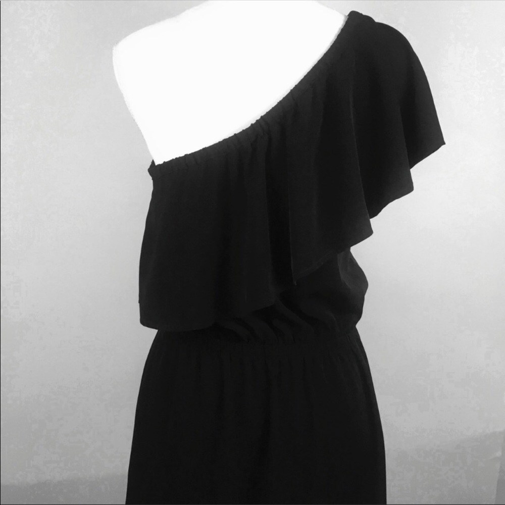 Express Ruffle One Shoulder Dress - Picture 2 of 7
